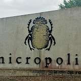 Hinweistafel auf Micropolis